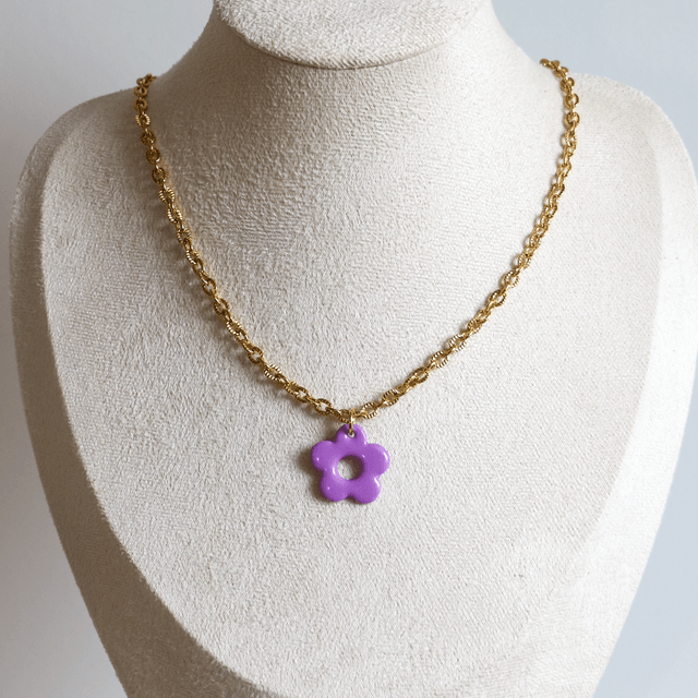 Collier flower violet